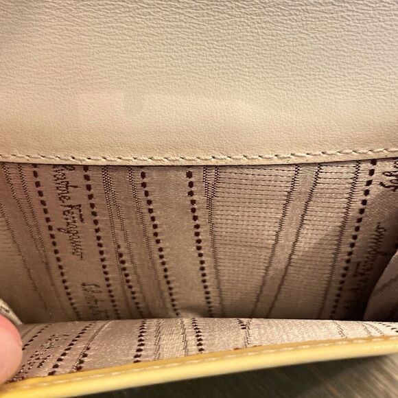 AUTHENTIC Ferragamo Porcellana Patent Calf Leather Wallet - Picture 4 of 8